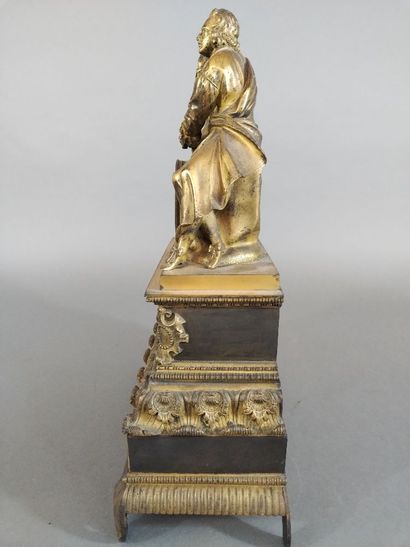 Pendule de cheminée en bronze doré à sujet...