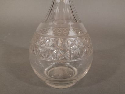 Lot de verrerie comprenant un vase dans le...