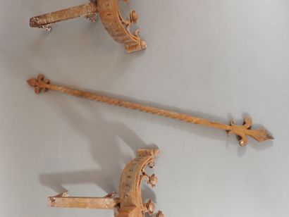 Paire de chenets en fonte de styl néogothique,...