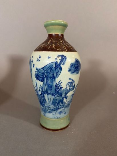 Ensemble de 3 vases balustres en porcelaine...