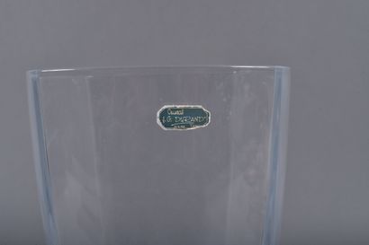 J.G. DURAND - France. Grand vase en cristal...