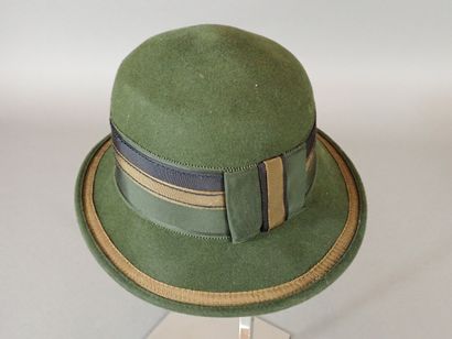 SAILLARD, Chapeau de femme en feutre vert,...