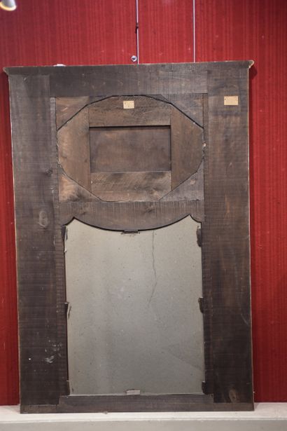 Trumeau en bois laqué crème à décor d'un...