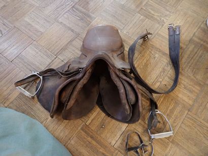 [Equitation] Lot comprenant une selle en...