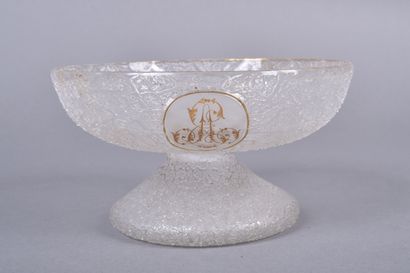 BACCARAT, dans le goût de. Coupe sur piédouche...