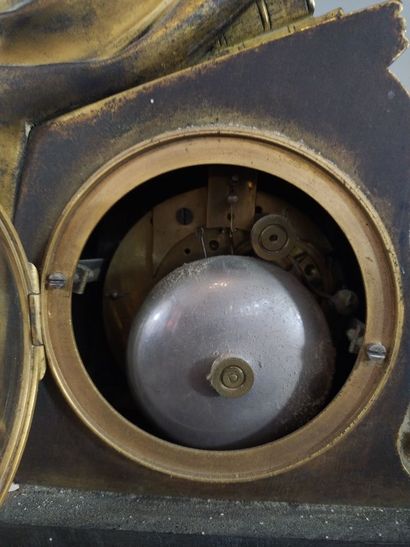 Pendule de cheminée en bronze doré à sujet...