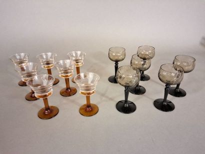 Lot de 6 verres à pied en verre soufflé marron-noir...