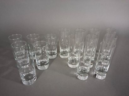Lot de six verres à eau et neuf verres à...