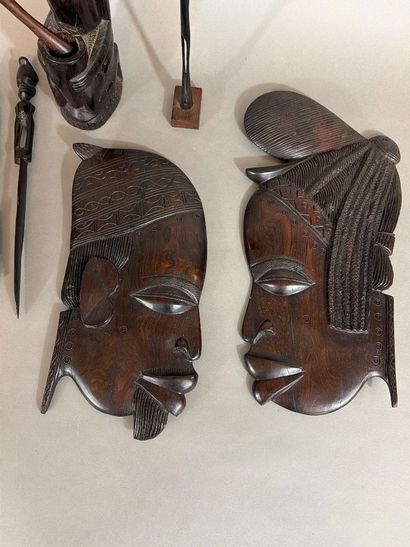 Ensemble de statues et du sculptures en bois...