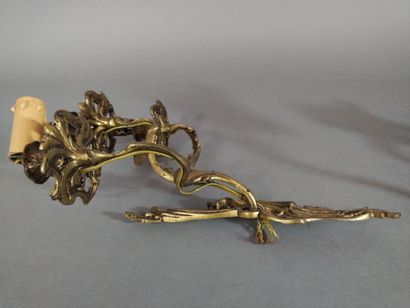 Paire d'appliques en bronze doré, la structure...