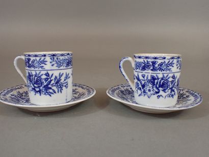 Paire de tasses et sous-tasses en porcelaine...