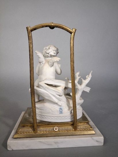 Sujet en biscuit figurant un angelot sur...
