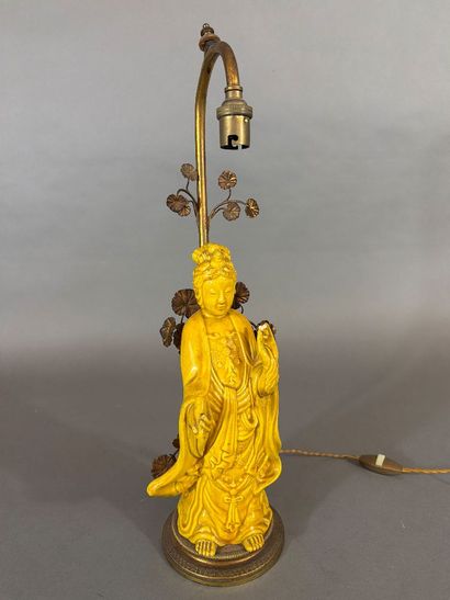 Pied de lampe à décor asiatique (figure de...