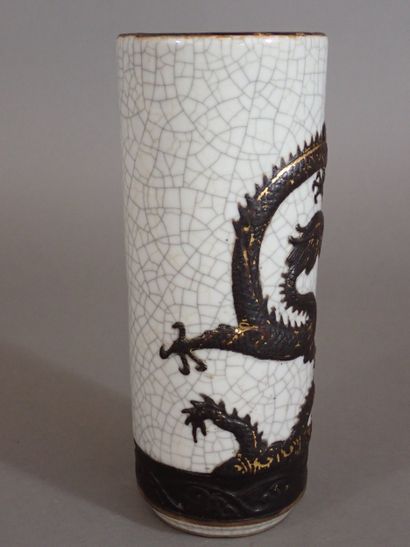 Chine, Nankin, Xxe siècle, Vase rouleau à...