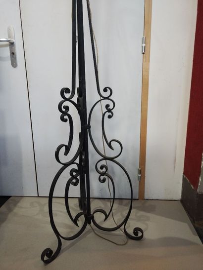 Lampadaire en fonte torsadé laqué noir (haut....