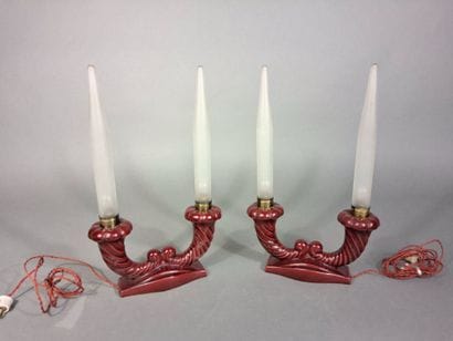 Paire de lampes en faience émaillée rouge...