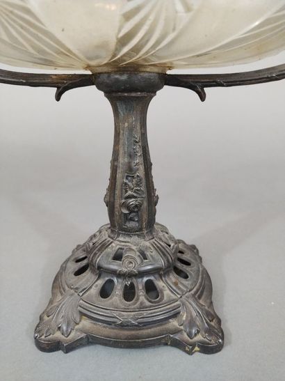 Coupe en verre et régule de style néoclassique...
