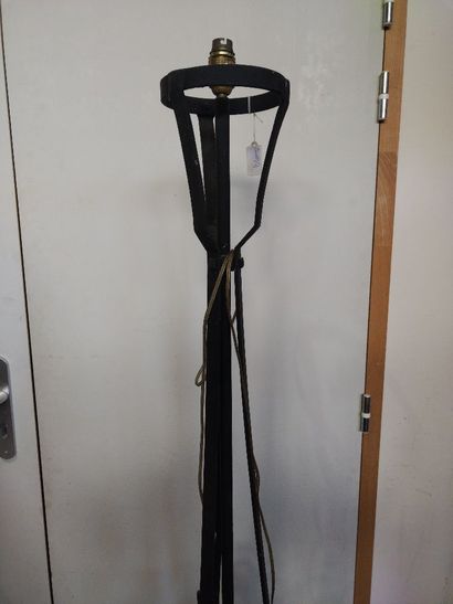 Lampadaire en fonte torsadé laqué noir (haut....