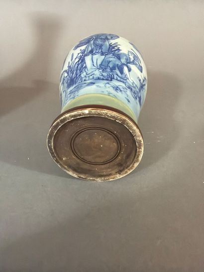 Ensemble de 3 vases balustres en porcelaine...