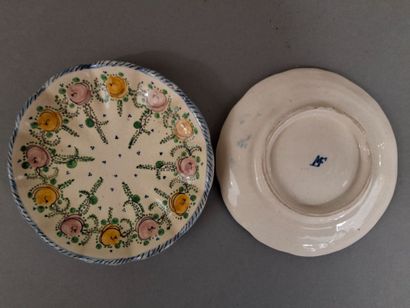 Service à thé en faience émaillée polychrome...