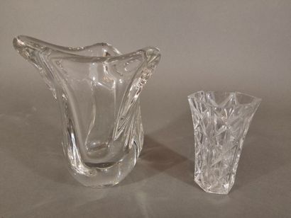 Lot de verrerie comprenant un vase dans le...