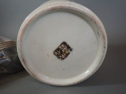 Chine, Nankin, Potiche en porcelaine craquelée...