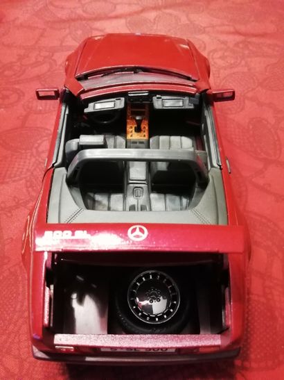 [VOITURE] Lot de 2 voitures, 1/18, sans boîte....