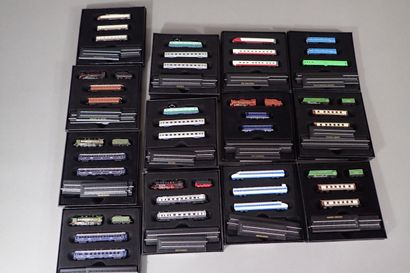 [TRAIN] Lot de 13 coffrets MINITRAINS 1/220,...