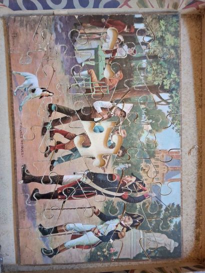 JOUETS ANCIENS - Lot comprenant :
- 3 puzzles...
