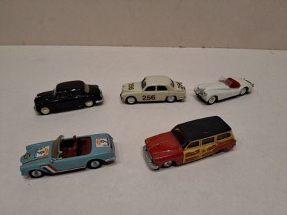 [VOITURE] - Lot de 5 voitures en métal et...