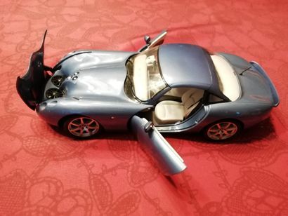 [VOITURE] Lot de 2 voitures, 1/18, sans boîte,...