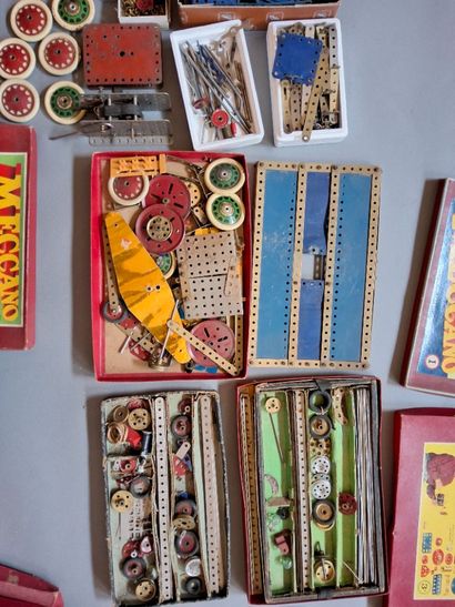 MECCANO - Meccano anciens et catalogues comprenant...