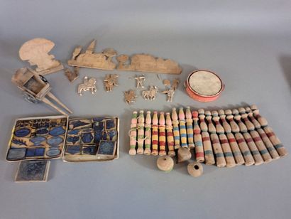 LOUETS ANCIENS - Lot de jouets en bois comprenant...