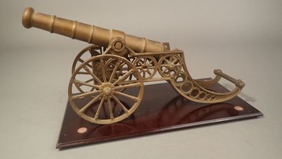 MILITARIA Editions ATLAS. Modèle réduit d'un...