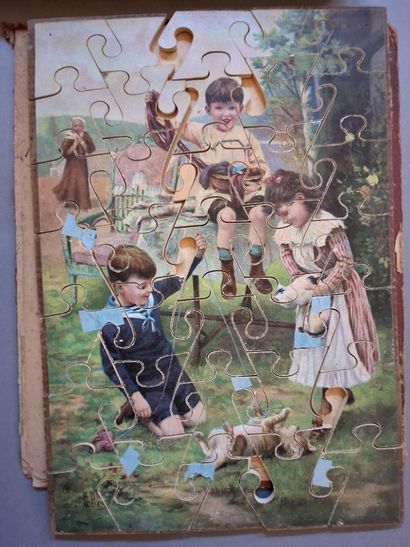 JOUETS ANCIENS - Lot comprenant :
- 3 puzzles...