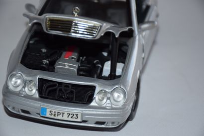 [VOITURE] Lot de 2 voitures, 1/18, sans boîte....