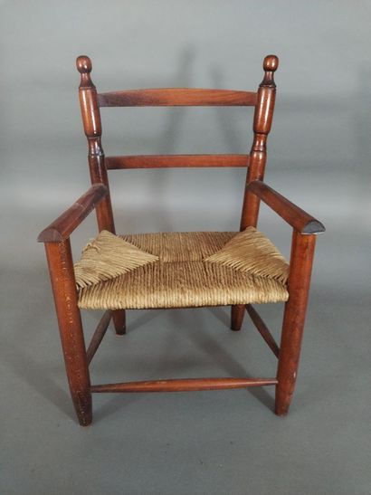 Chaise d'enfant paillée. Hauteur assise 25...
