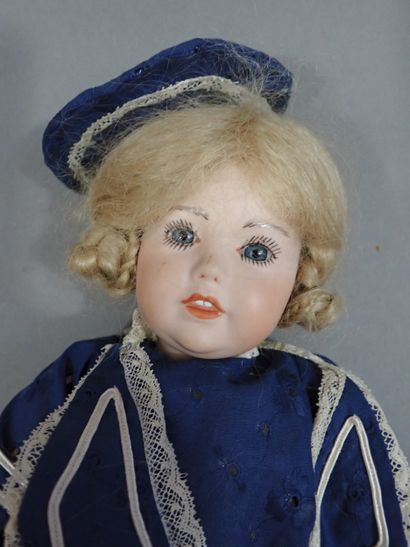 Poupée à tête en biscuit, yeux fixes bleus,...