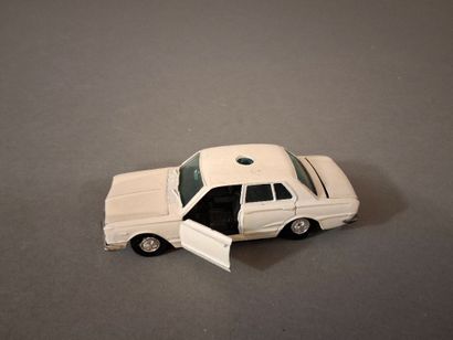 [VOITURE] Lot de 2 voitures 1/43, Japon,...
