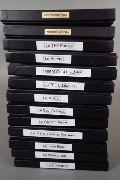[TRAIN] Lot de 13 coffrets MINITRAINS 1/220,...