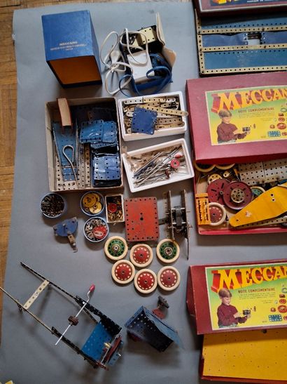 MECCANO - Meccano anciens et catalogues comprenant...