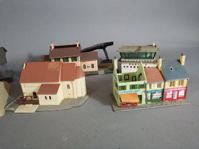 [TRAIN] - HO - Maquettes de gare, village,...
