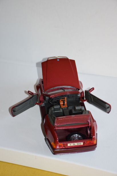 [VOITURE] Lot de 2 voitures, 1/18, sans boîte....