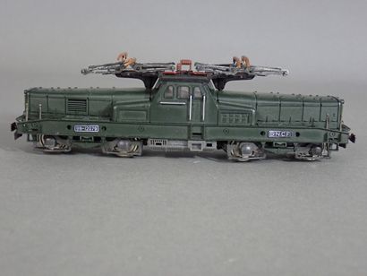 TRAIN - HO - Locomotive SNCF BB-12079, dans...