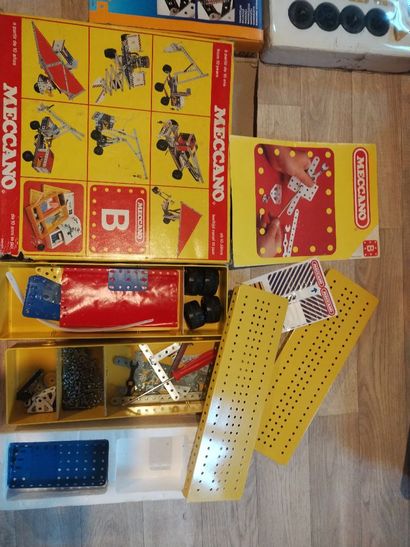 MECCANO - Lot de 12 coffrets dont 2 neufs...
