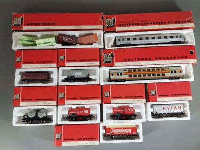 [TRAIN] - HO - Lot en boîtes comprenant :
-...