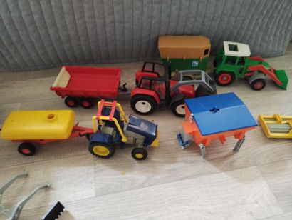 PLAYMOBIL - La ferme, lit de matériels agricoles,...