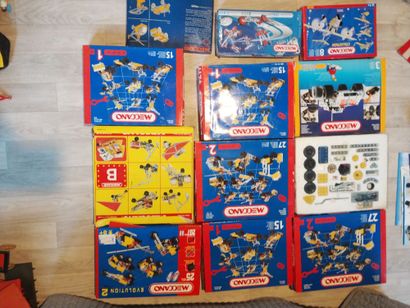 MECCANO - Lot de 12 coffrets dont 2 neufs...