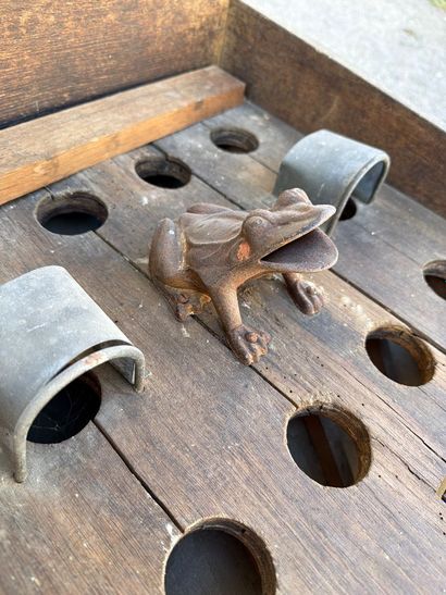 Jeu de grenouille vers 1930 en bois naturel,...