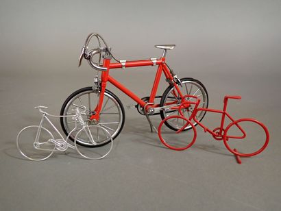 Ensemble comprenant un modèle réduit de bicyclette...